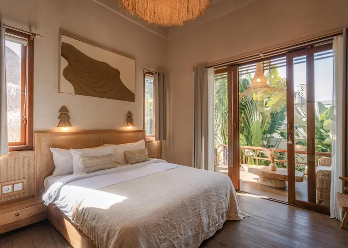 Layla - 7br In Pererenan - With Private Pool, Spa, Cinema & Gym *