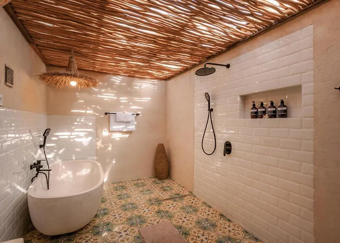 Layla - 7br In Pererenan - With Private Pool, Spa, Cinema & Gym Villa *