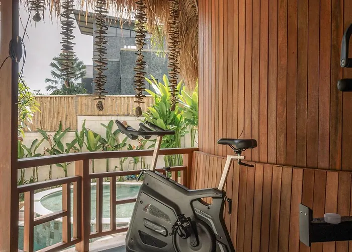 Villa Layla - 7br In Pererenan - With Private Pool, Spa, Cinema & Gym