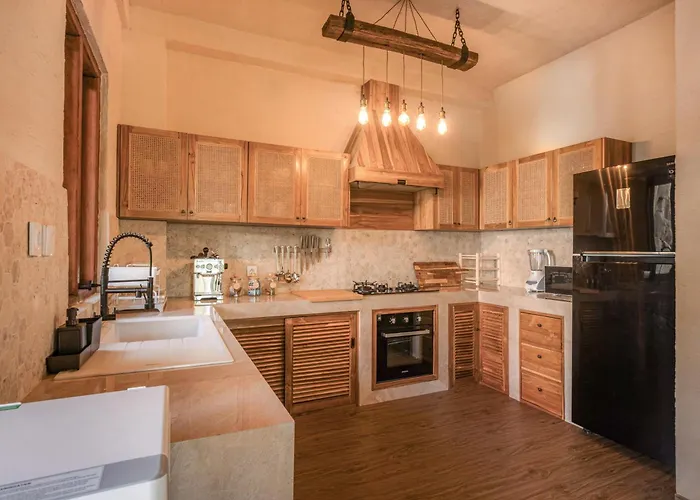 Layla - 7br In Pererenan - With Private Pool, Spa, Cinema & Gym *
