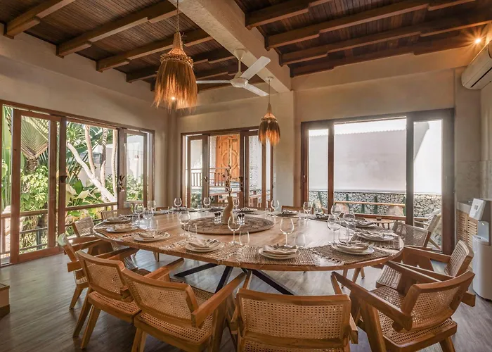 Layla - 7br In Pererenan - With Private Pool, Spa, Cinema & Gym *