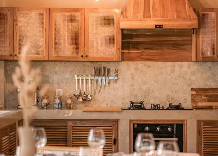 Layla - 7br In Pererenan - With Private Pool, Spa, Cinema & Gym Villa *