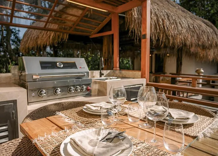 Layla - 7br In Pererenan - With Private Pool, Spa, Cinema & Gym *